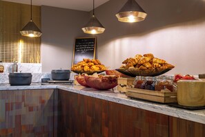 Daily buffet breakfast (EUR 29 per person) - Park Inn by Radisson Antwerp City Centre (Antwerp)