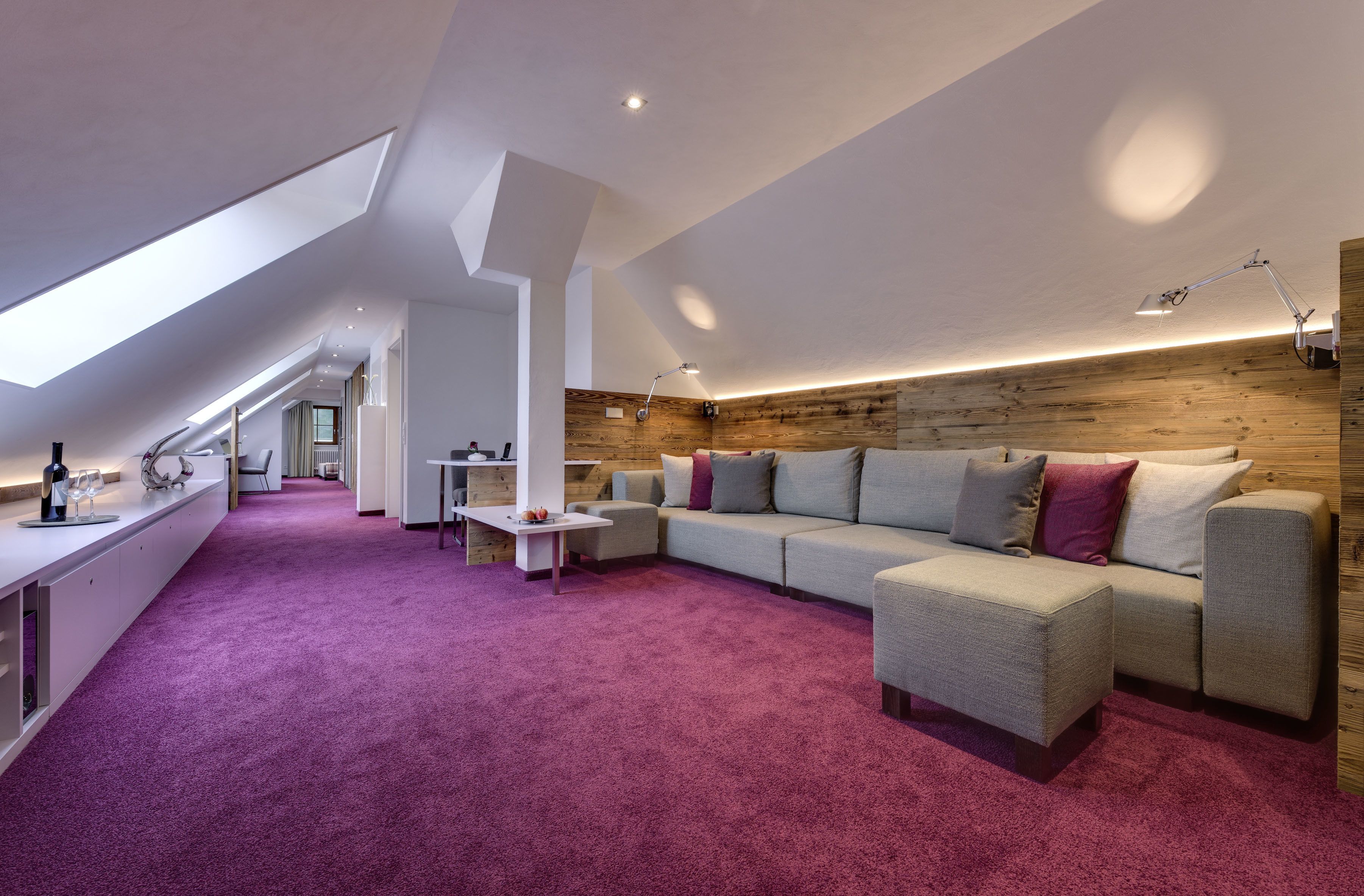 suite | living area | flat-screen tv