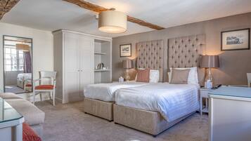 ํธ์๋ฃธ, ์ฑ๊ธ์นจ๋ 2๊ฐ | ์ฑ
์, ๋ฌด๋ฃ WiFi, ์นจ๋ ์ํธ