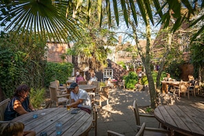 Aperto a colazione, pranzo e cena