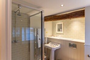 Executive Room, 1 King Bed | Bathroom - The Sun Inn (Faversham)