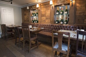Breakfast, lunch and dinner served - The Sun Inn (Faversham)