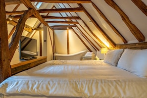 Executive Room, 1 King Bed | Desk, free WiFi, bed sheets - The Sun Inn (Faversham)