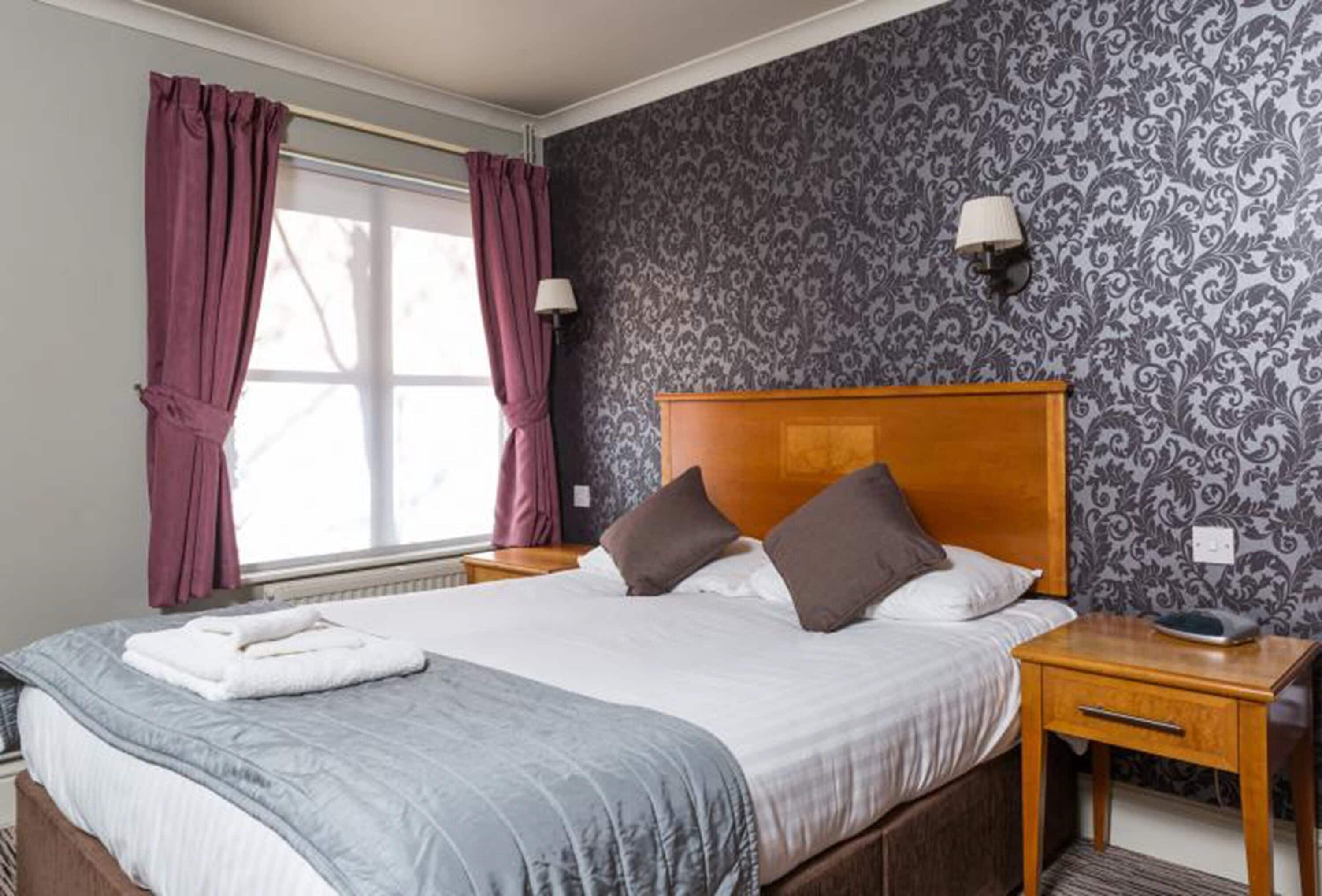 family room | desk, free wifi