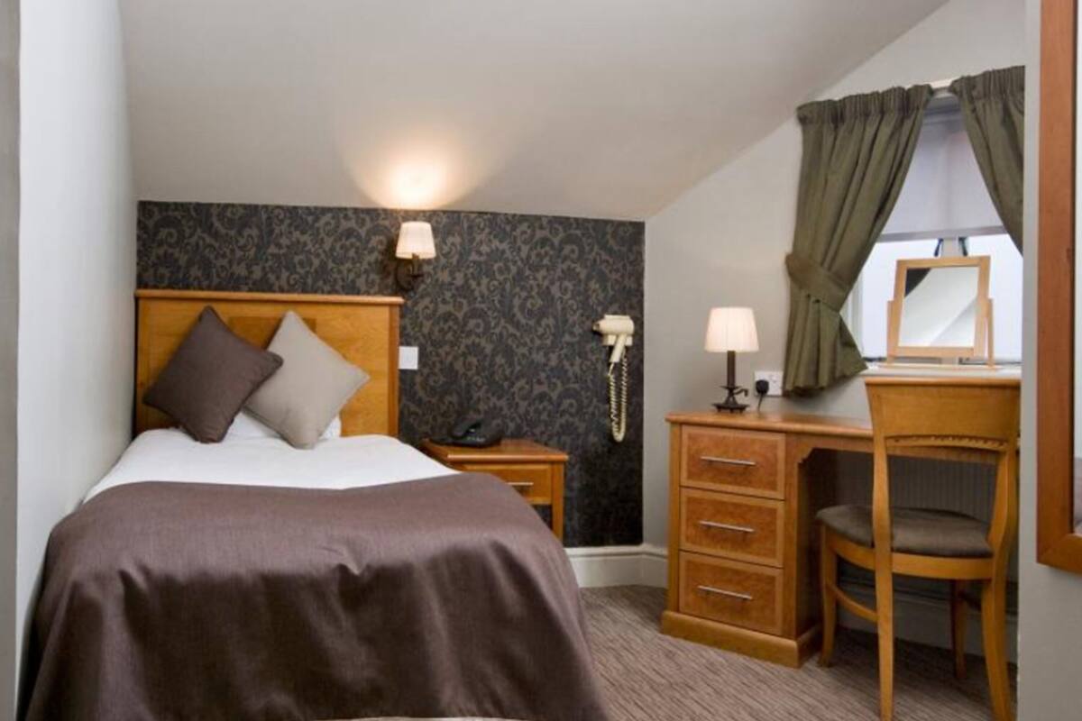 Standard Single Room | Desk, WiFi (free)
