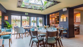 Breakfast, lunch and dinner served