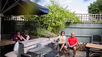 Lunch, dinner and brunch served