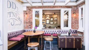 Lunch, dinner and brunch served