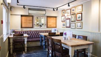 Lunch, dinner and brunch served