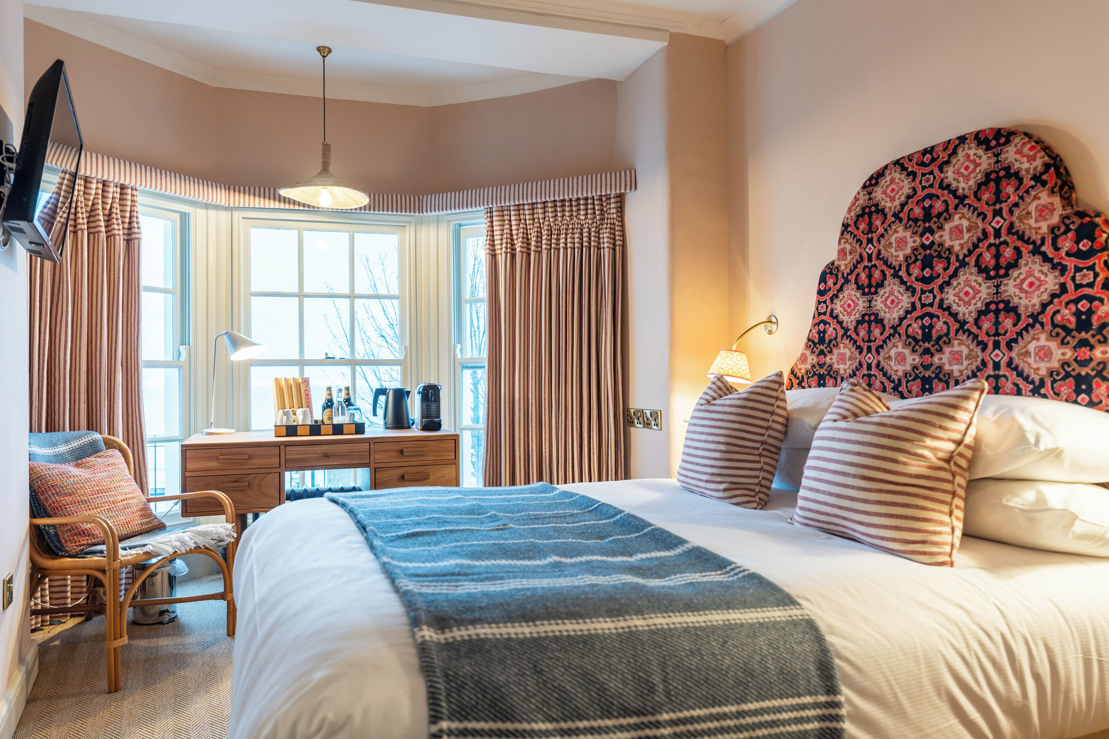 cosy double room | desk, iron/ironing board, free wifi, bed sheets