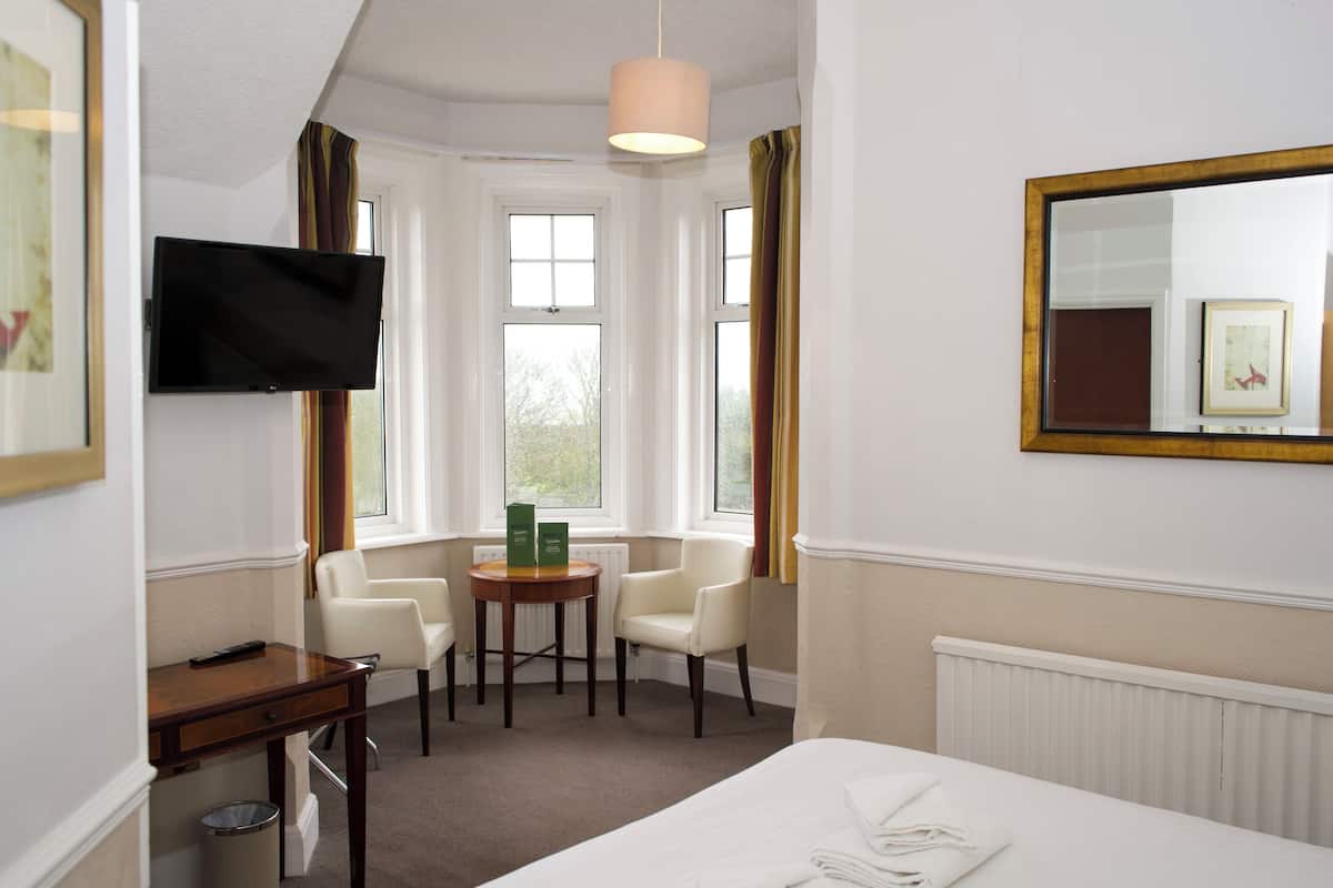 Double Room with Sea View | Escritorio, wifi gratis y ropa de cama