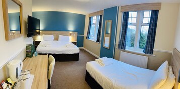 Family Room | Desk, free WiFi, bed sheets