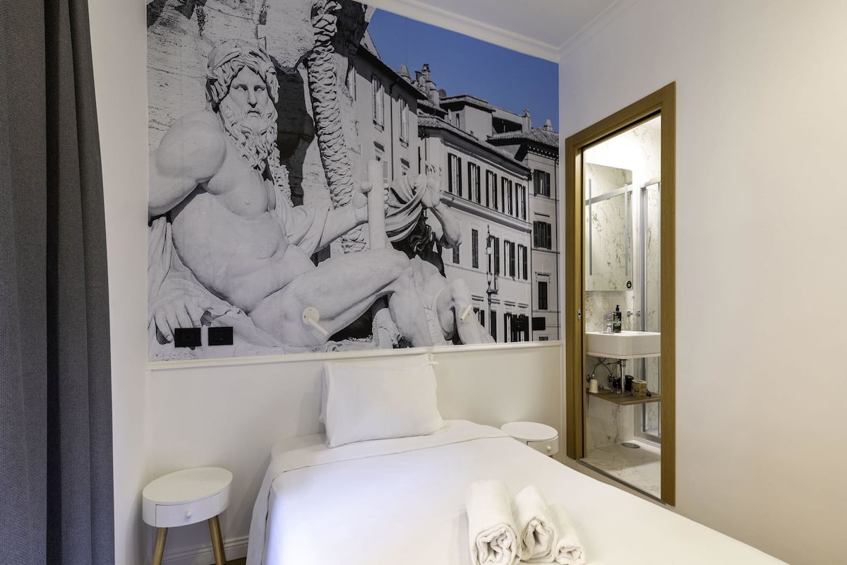 Yhden hengen superior-huone, tupakointi kielletty | Select Comfort -patjalliset sängyt, tallelokero huoneessa, työpöytä