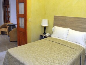 Deluxe Room, 1 Queen Bed | In-room safe, desk, iron/ironing board, free WiFi - Casa De Los Dulces Suenos (Morelia)