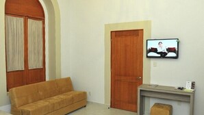 Deluxe Room, 1 Queen Bed