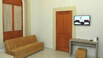 Deluxe Room, 1 Katil Ratu (Queen) | Peti besi dalam bilik, meja, seterika/papan seterika, Wi-fi percuma