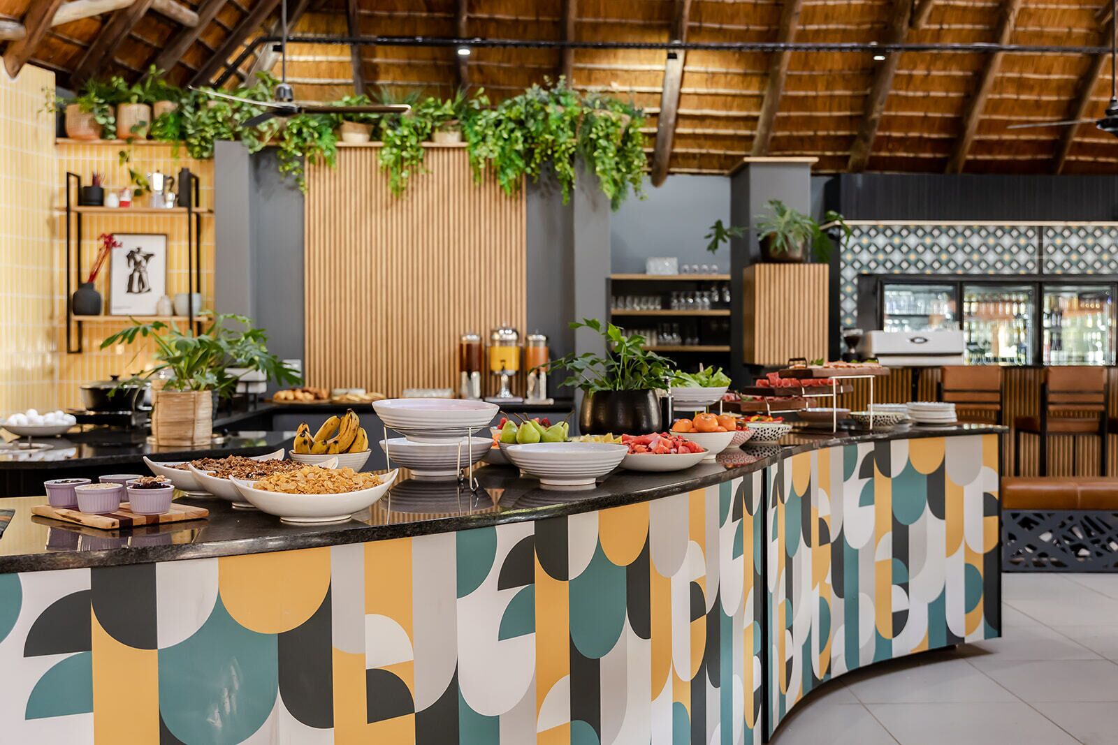 2 restaurants, breakfast served