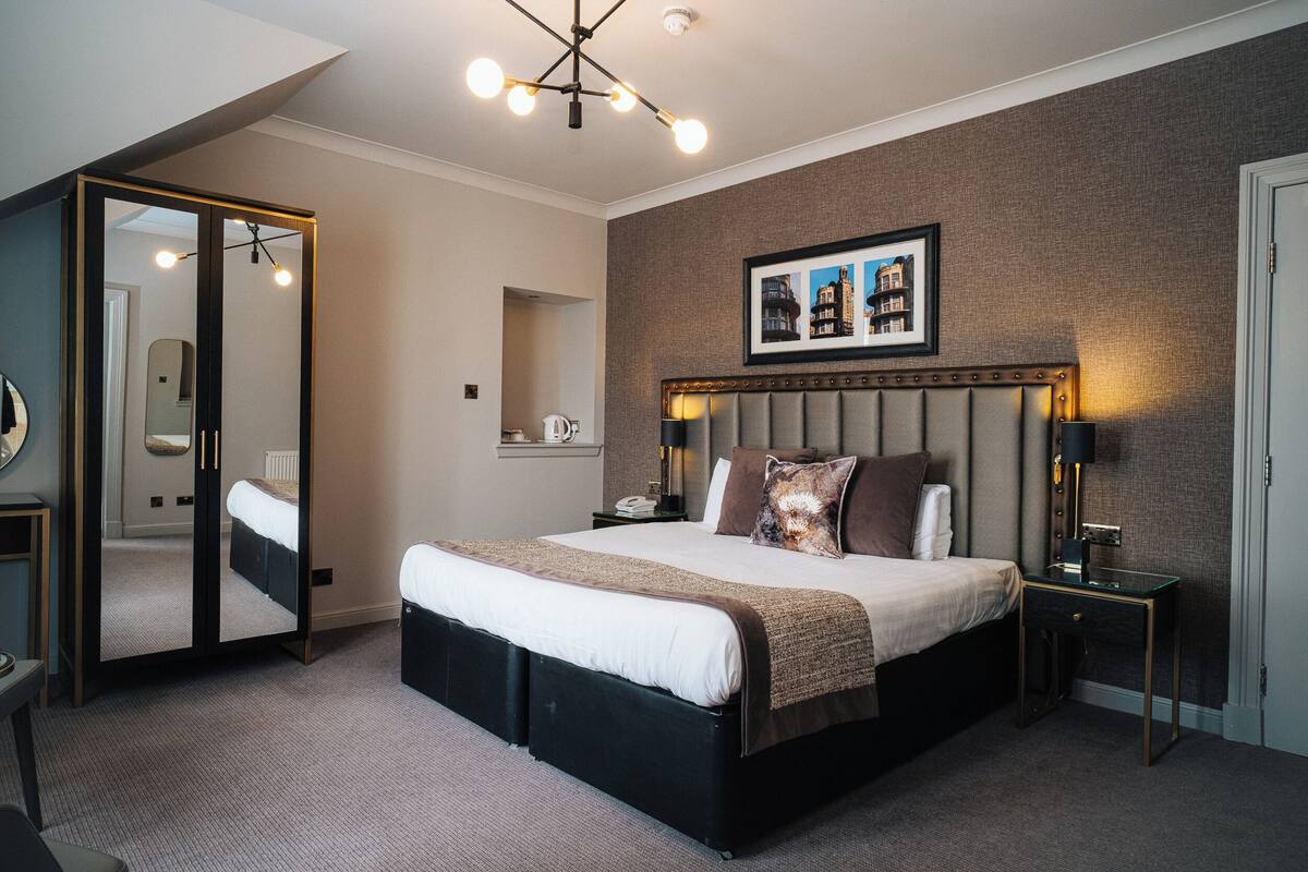 Premium Club Double Room | 办公桌、熨斗/熨板、免费 WiFi、床单