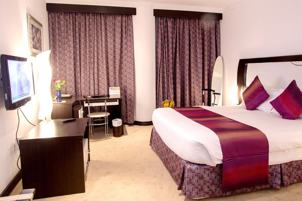 Premium bedding, minibar, in-room safe, desk