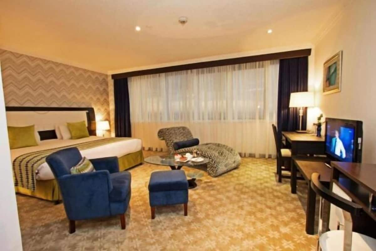 Premium bedding, minibar, in-room safe, desk
