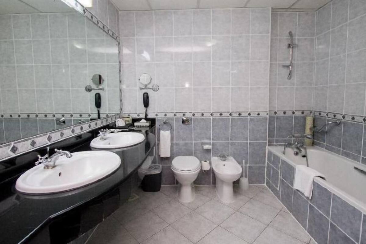 Bathroom | Free toiletries, hair dryer, bathrobes, slippers