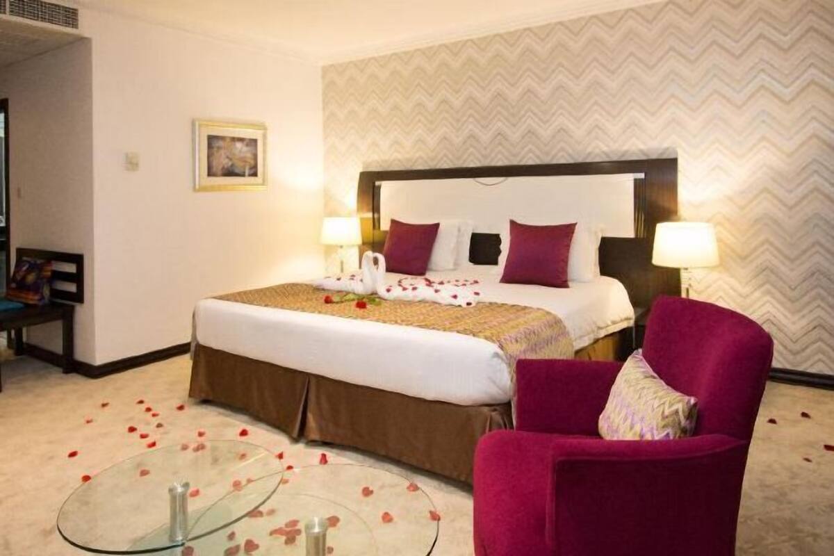 Premium bedding, minibar, in-room safe, desk