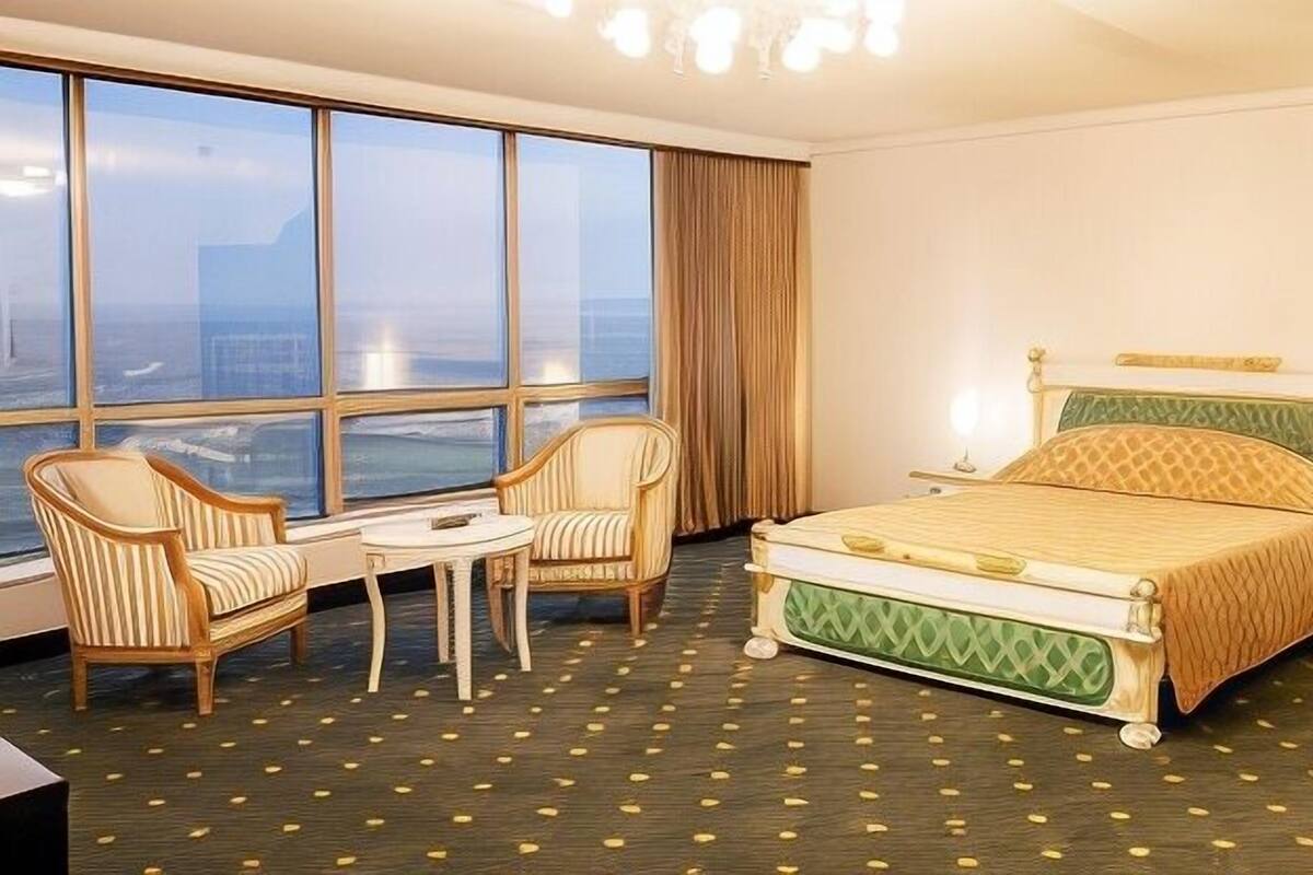 Premium bedding, minibar, in-room safe, desk