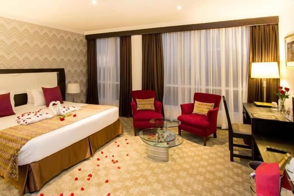 Premium bedding, minibar, in-room safe, desk