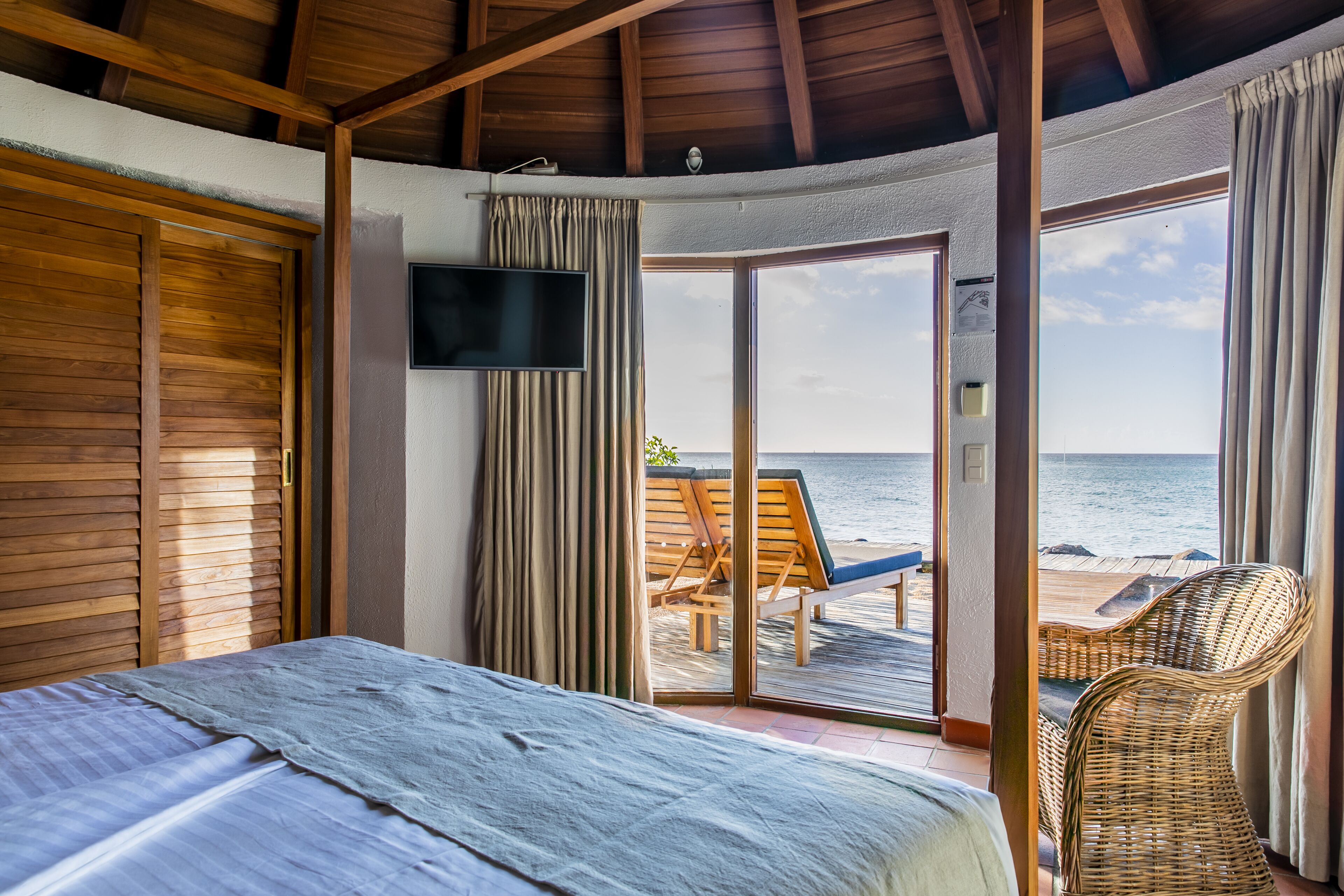 Romantik-bungalow - ved stranden | Pengeskab på værelset, mørklægningsgardiner, lydisolering