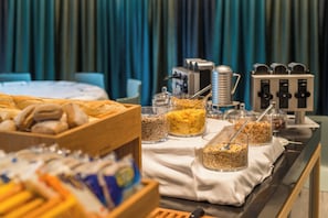 Petit déjeuner buffet servi tous les jours en supplément