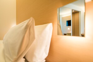 Down duvets, minibar, in-room safe, desk - Four Points by Sheraton Venice Mestre (Mestre)