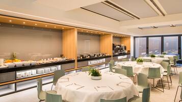 Daily buffet breakfast (EUR 21 per person)