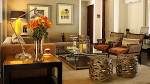 Lobby sitting area - Hotel los Españoles Plus (Santiago)