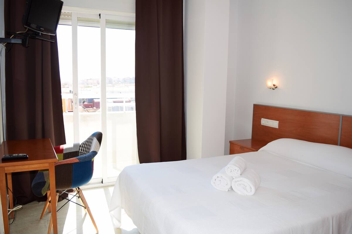 ห้องซิงเกิล | โต๊ะทำงาน, Wi-Fi ฟรี, ผ้าปูที่นอน