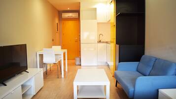 Estudio estándar | Escritorio, wifi gratis, ropa de cama