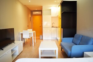 Estudio estándar | Escritorio, wifi gratis, ropa de cama