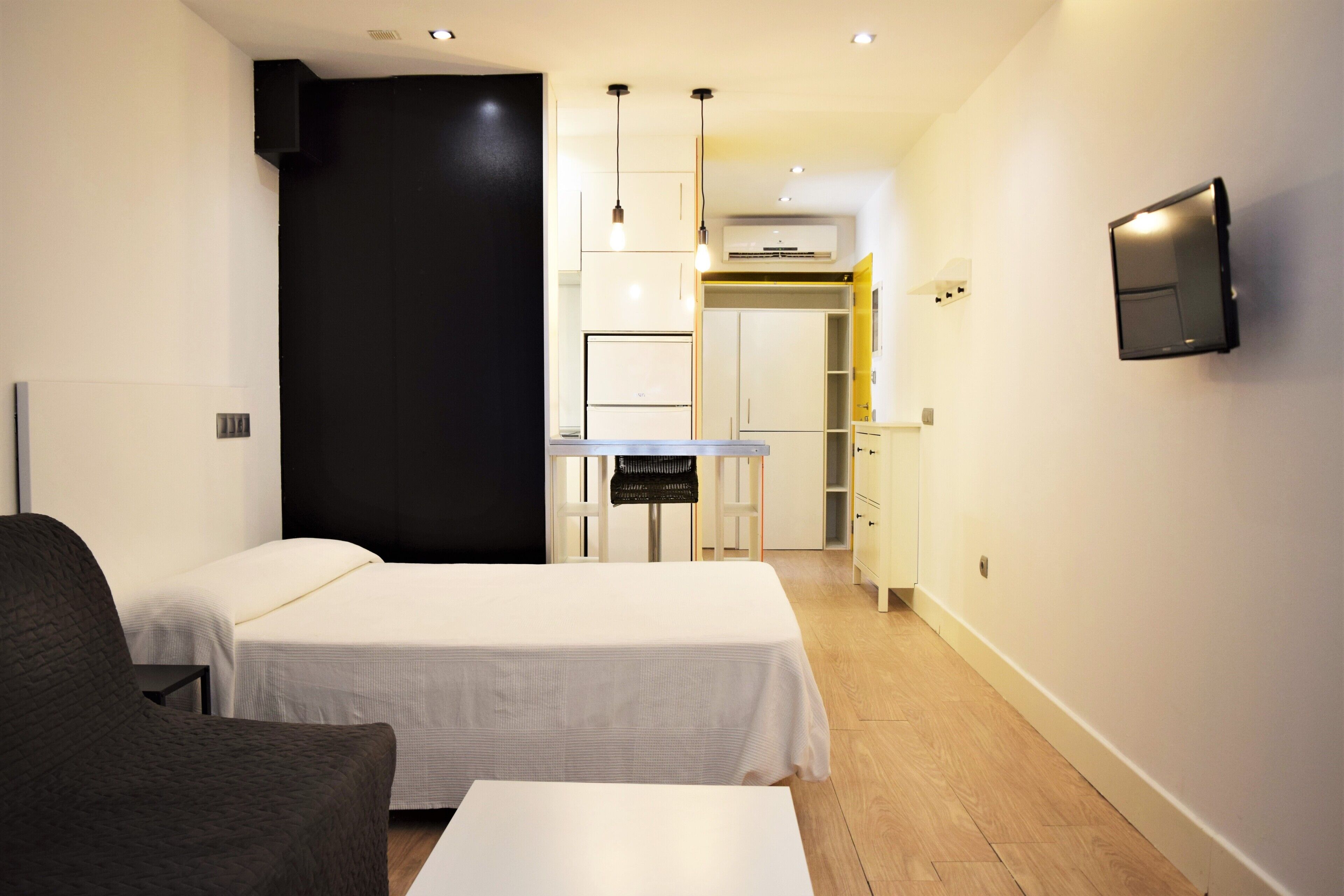 Superior Triple Room | Living area | LCD TV