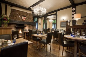 Lunch and dinner served - The George Hotel (Cranbrook)