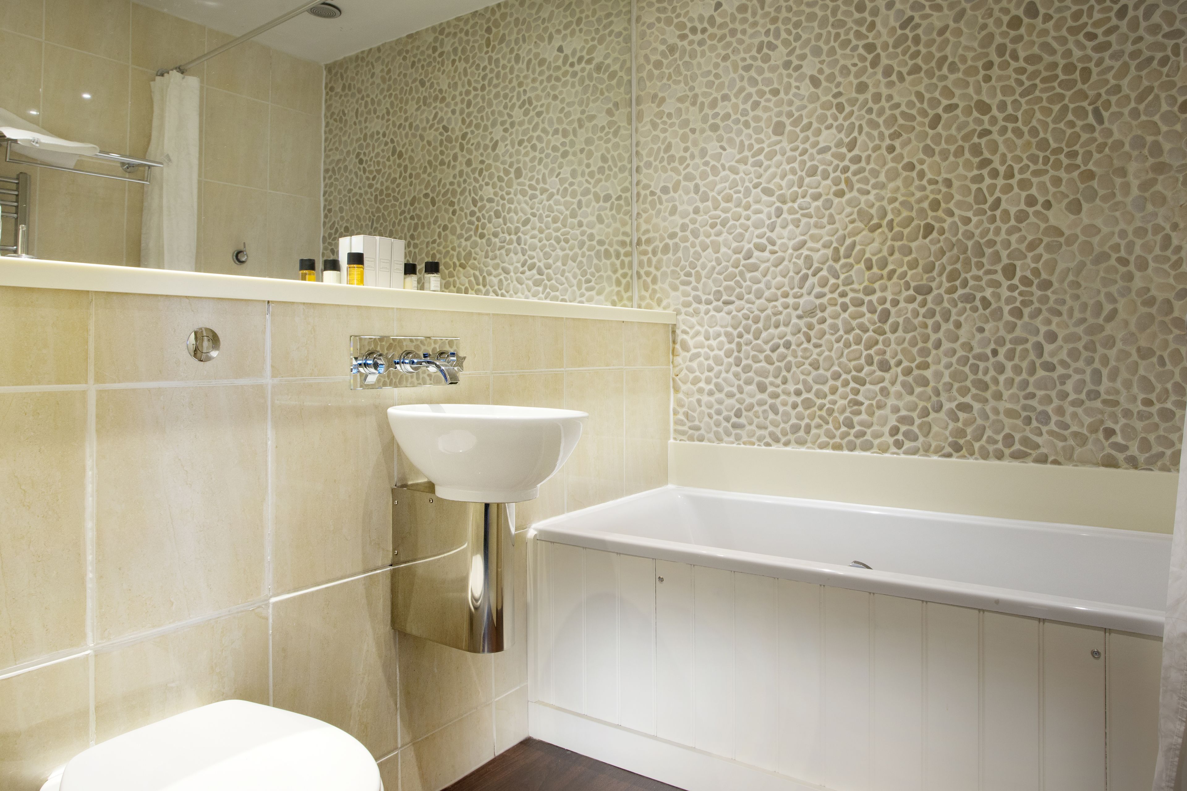 combined shower/bathtub, deep-soaking bathtub, free toiletries