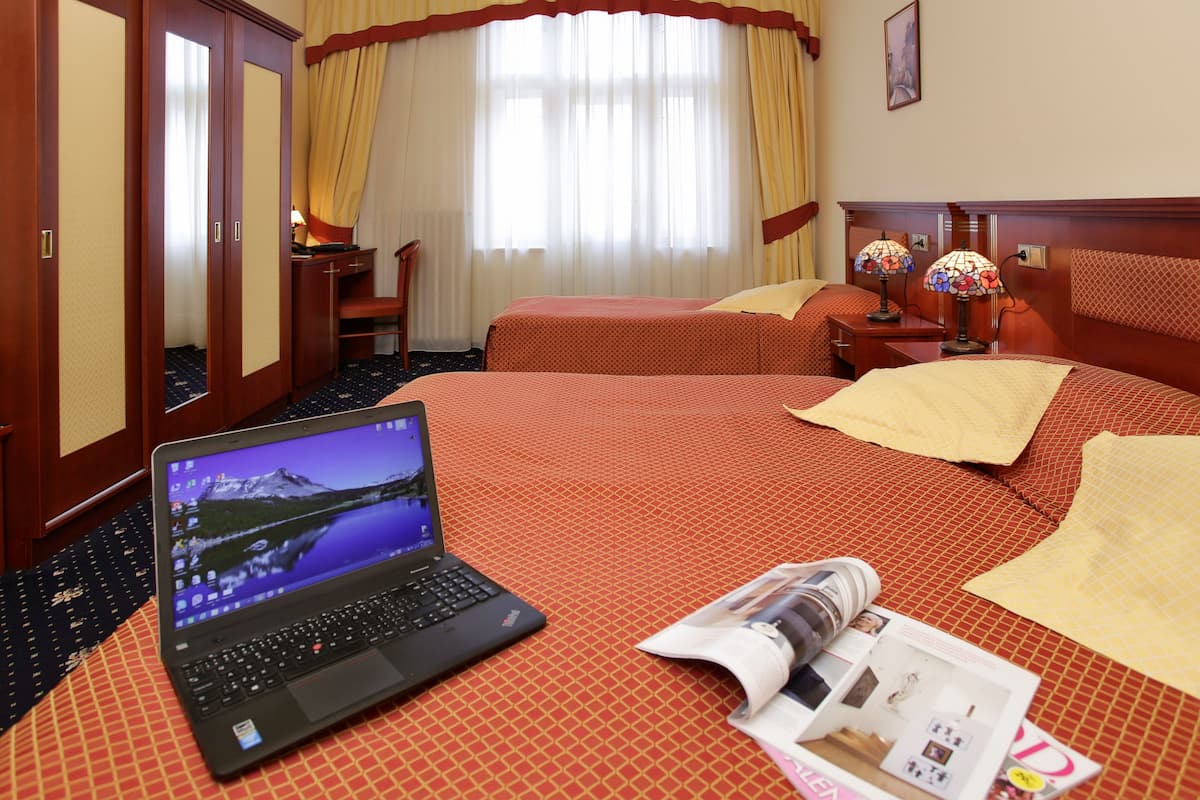 Triple Room | Hypo-allergenic bedding available, minibar, in-room safe, desk