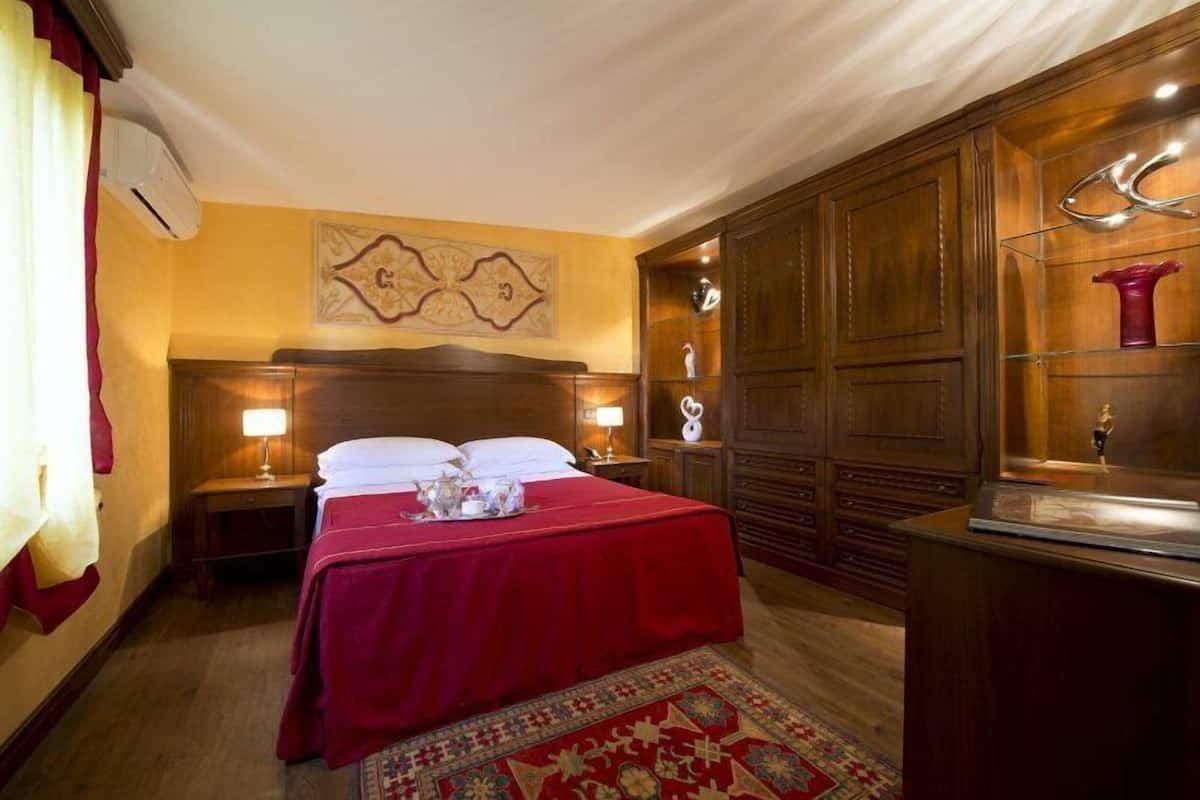 minibar, in-room safe, desk, blackout curtains