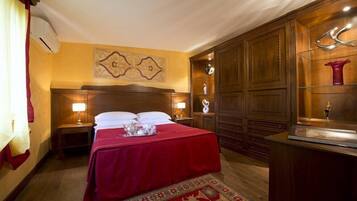 Minibar, una cassaforte in camera, una scrivania, tende oscuranti