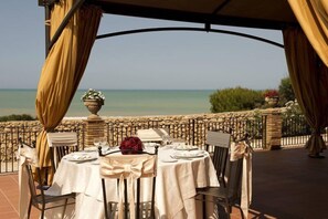 Breakfast, lunch and dinner served - Baia di Ulisse Wellness & SPA (Agrigento)