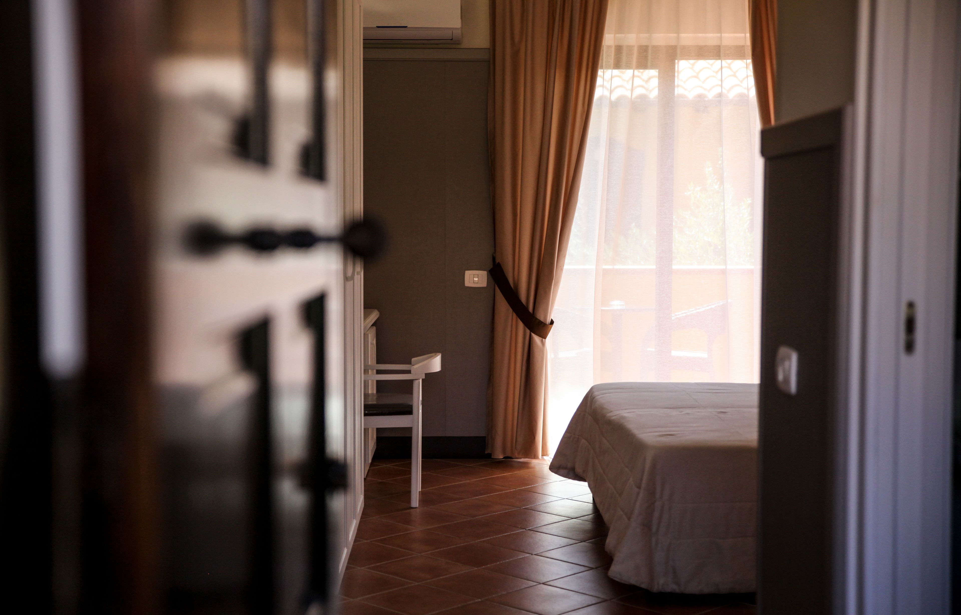 Standard-Doppel- oder -Zweibettzimmer | Minibar, Zimmersafe, Schreibtisch, Verdunkelungsvorhänge