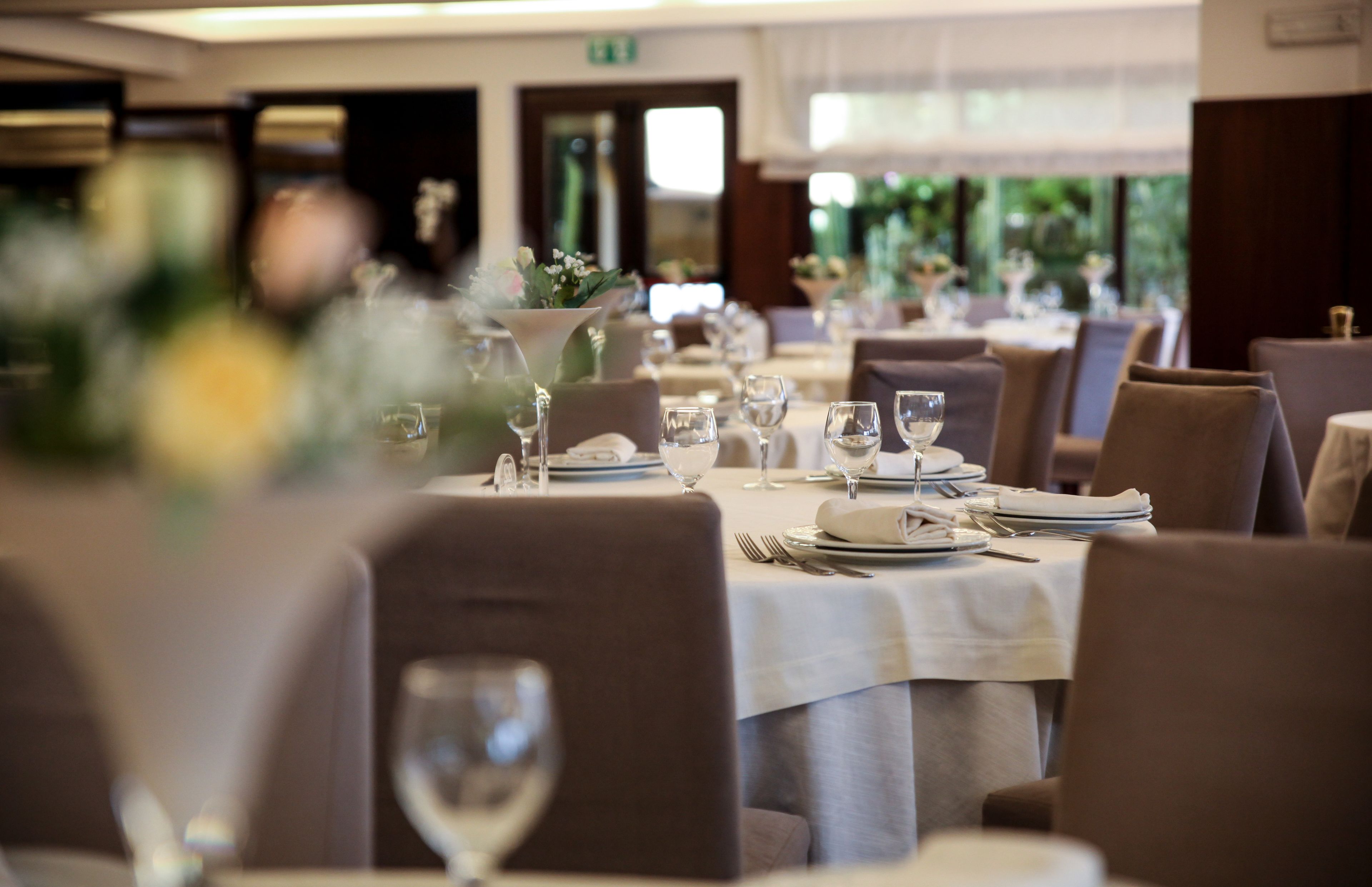 breakfast, lunch and dinner served