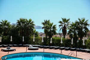 Seasonal outdoor pool, pool umbrellas, sun loungers