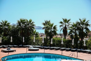 Seasonal outdoor pool, pool umbrellas, sun loungers