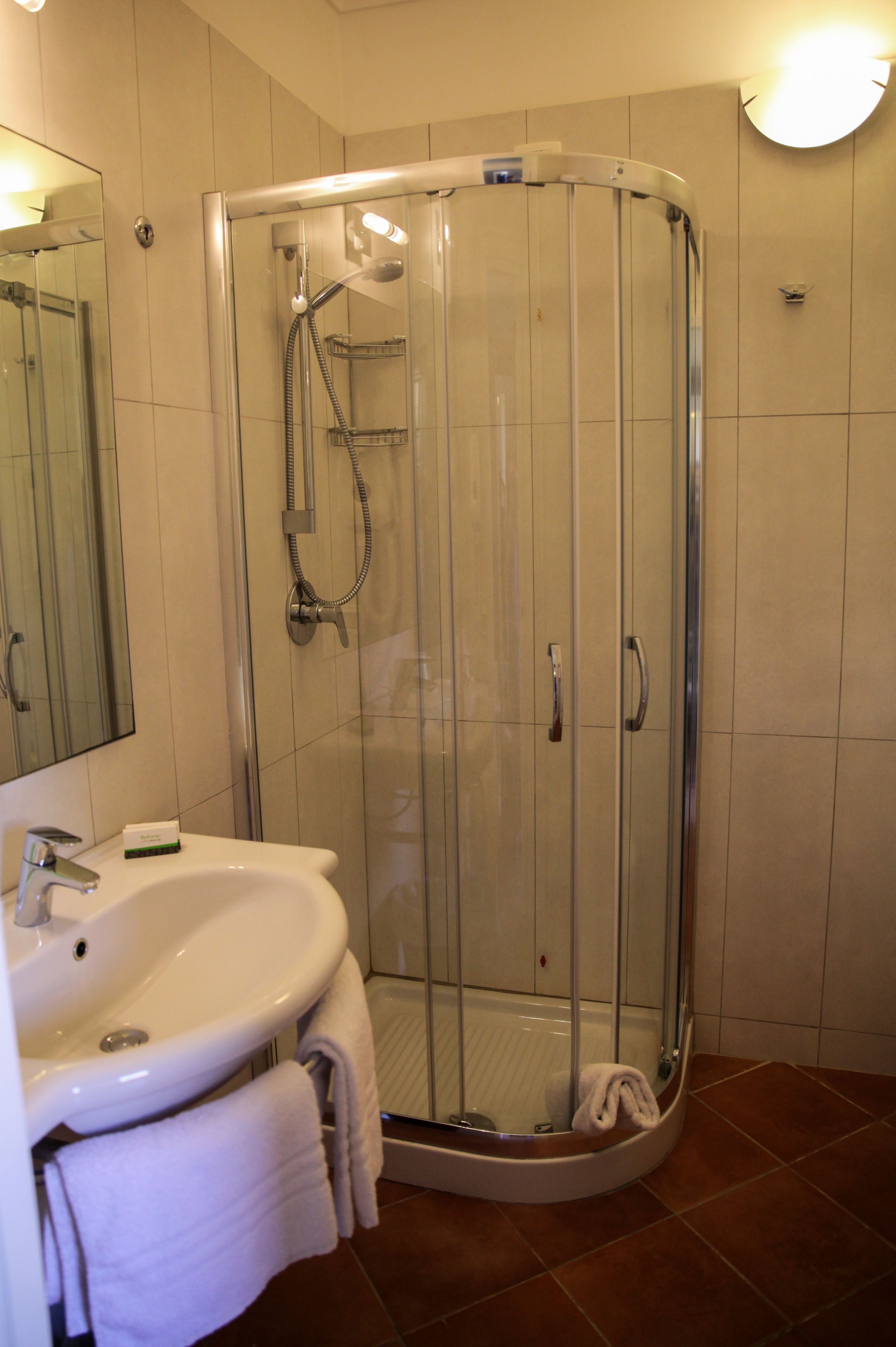 shower, free toiletries, hair dryer, bidet