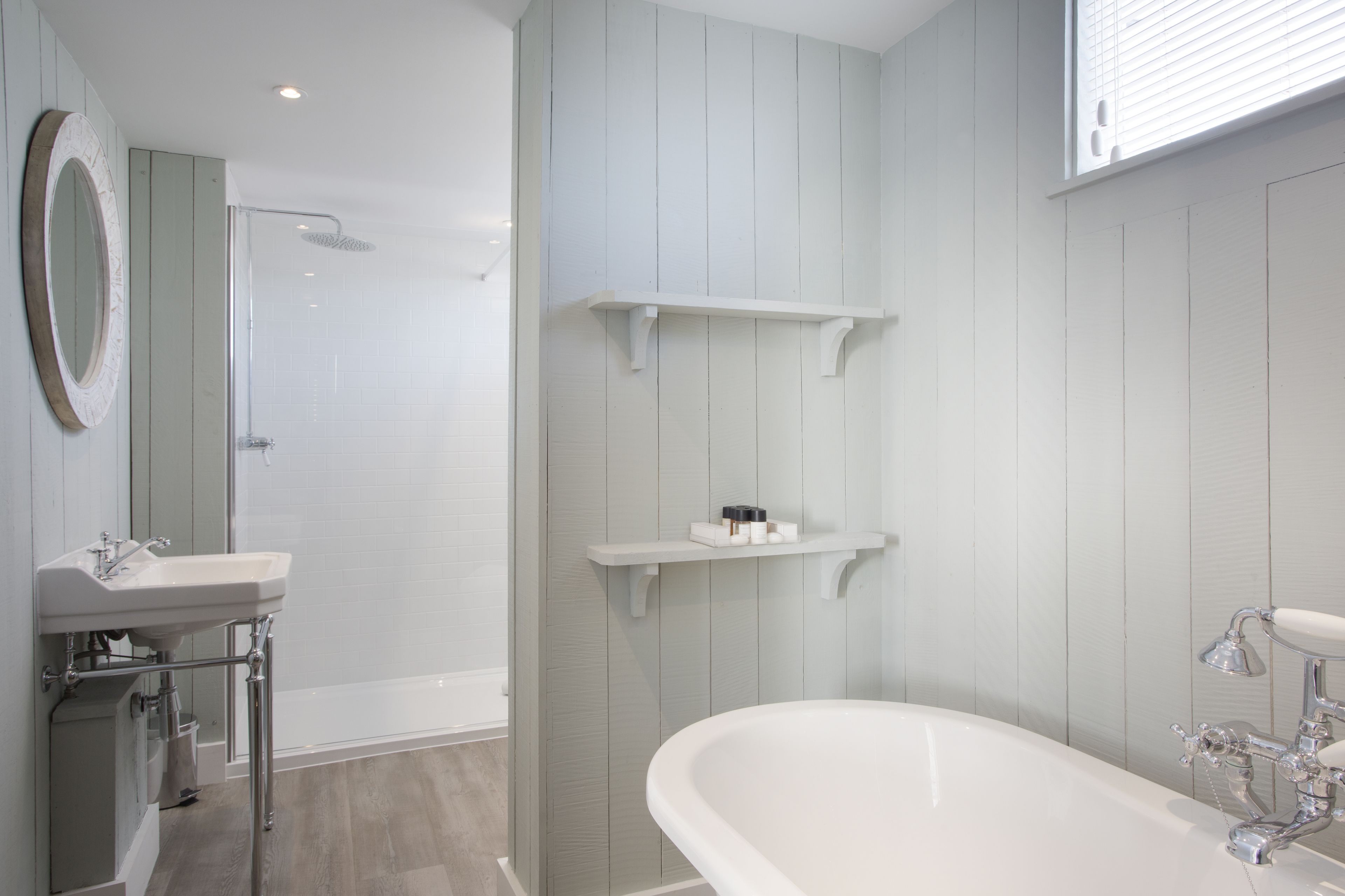 Premium-Doppelzimmer | Badezimmer | Kostenlose Toilettenartikel, Haartrockner, Handtücher