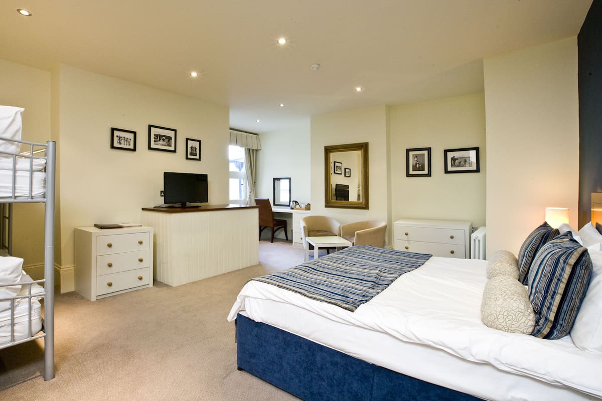 Premium bedding, desk, WiFi (free), individually decorated